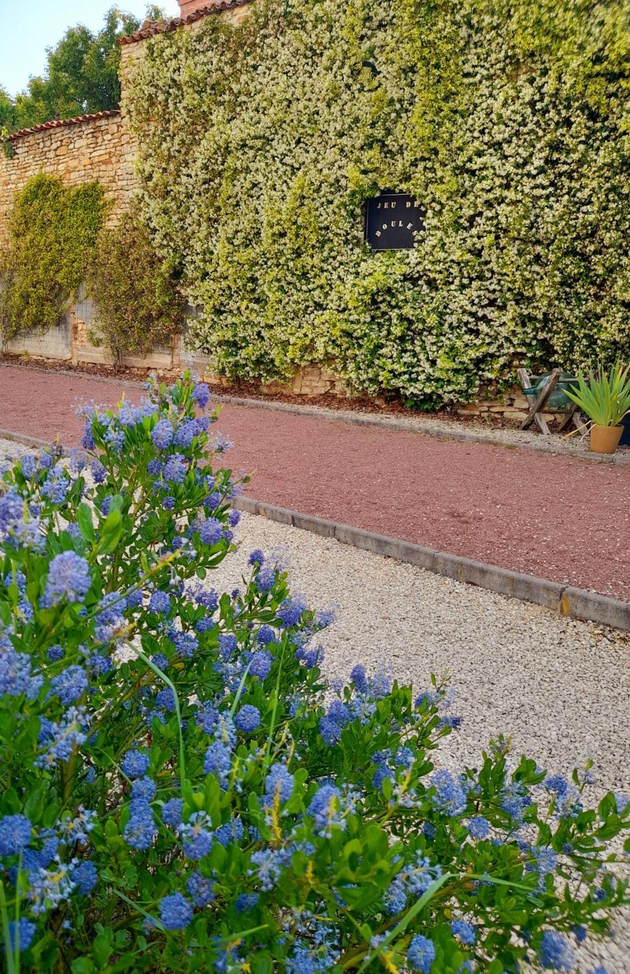 Bed and Breakfast La Galuche Angliers  Экстерьер фото